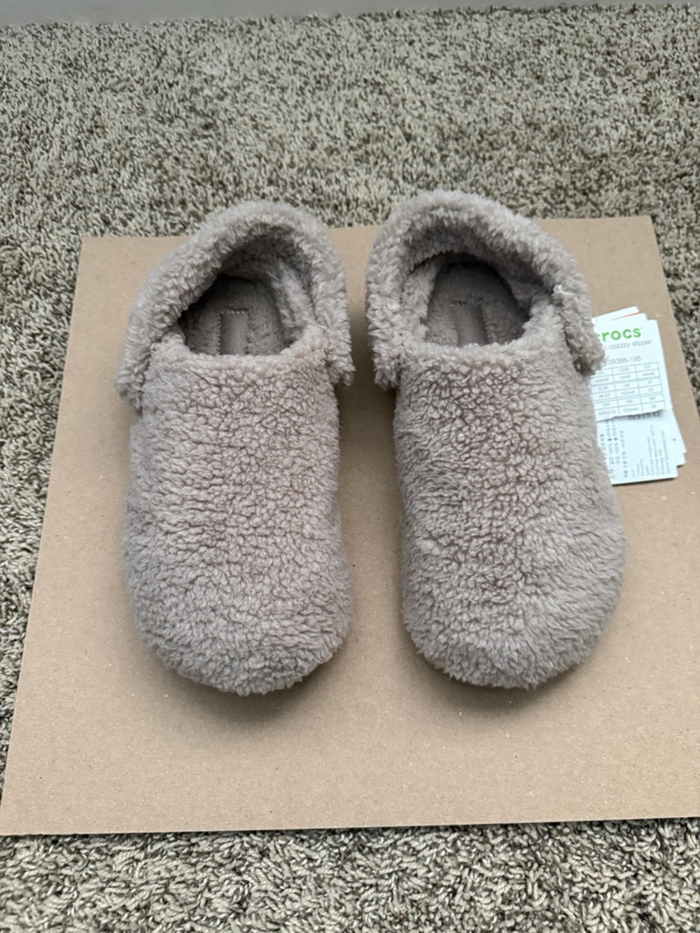 NWT CROCS Classic Cozzzy Slippers Women’s size 6 Fleece Slip-On Shoes 209386-195